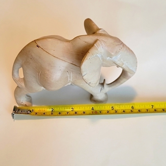AUTHENTIC TRADITIONAL AFRICAN VINTAGE ELEPHANT SOAPSTONE figurine - Picture 9 of 10